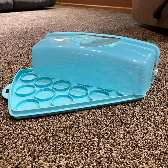 Tupperware Other - Tupperware Rectangle Cake /Cupcake Taker